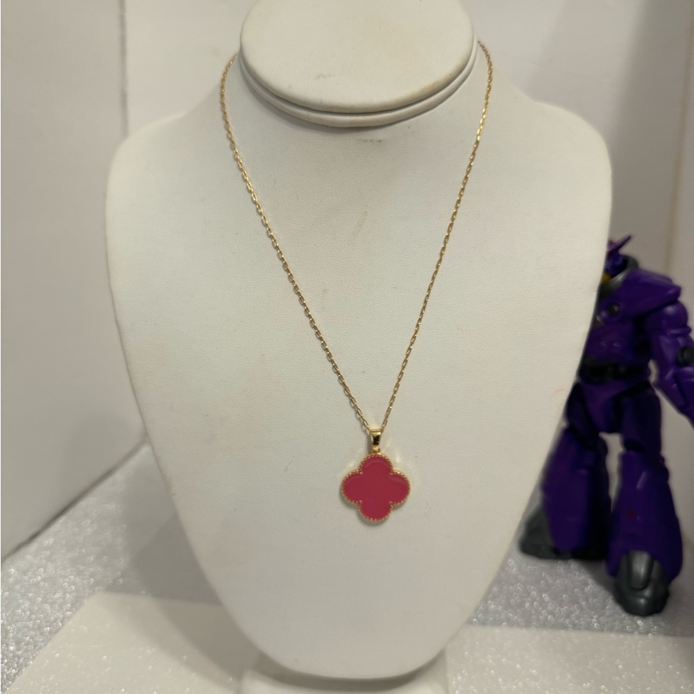 DEVIE STATEMENT NECKLACE
